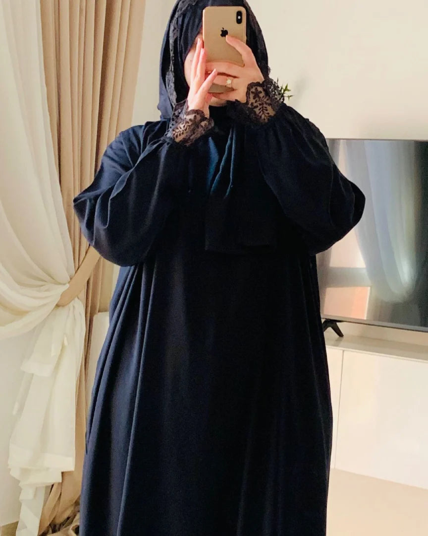 أسود