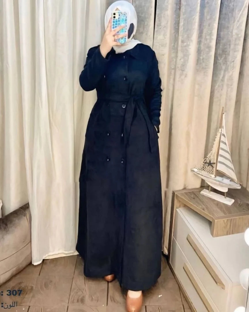 أسود
