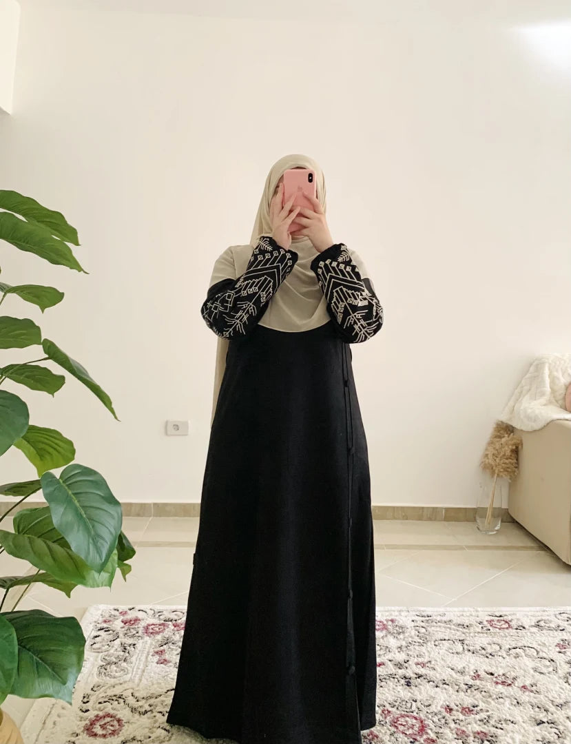 أسود