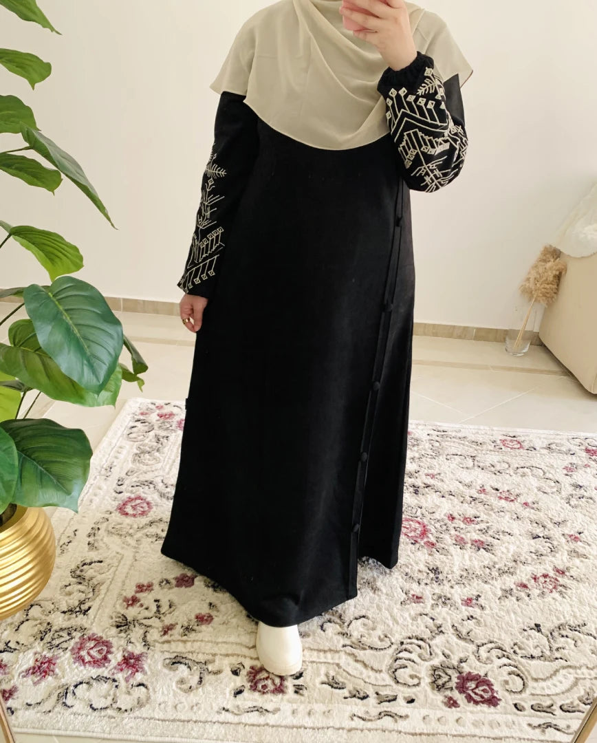أسود