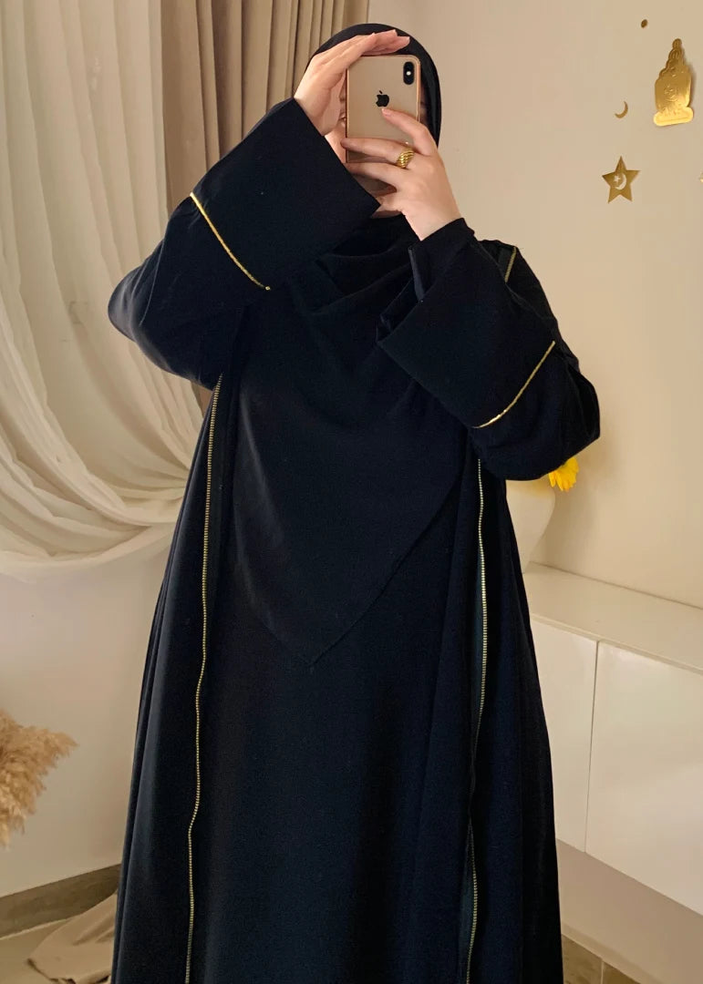أسود