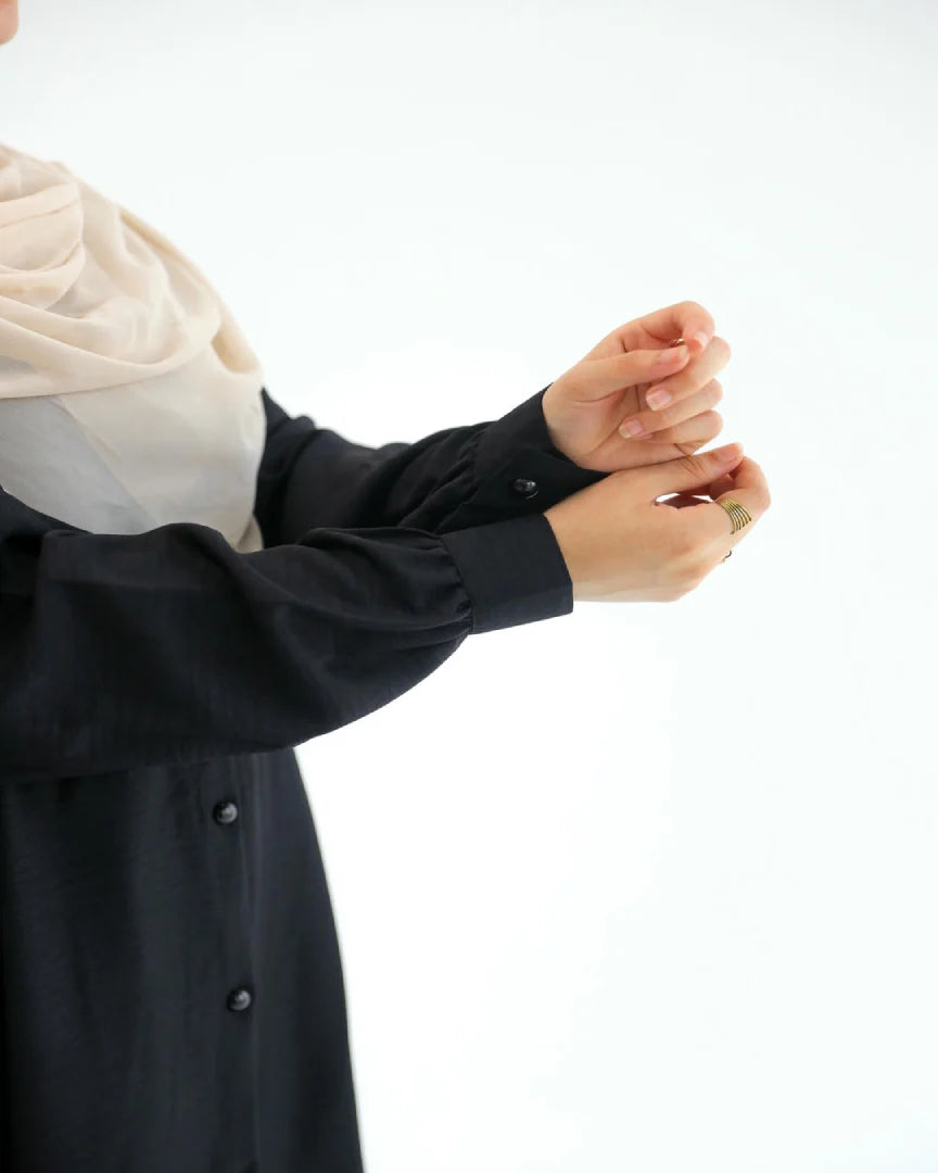 أسود